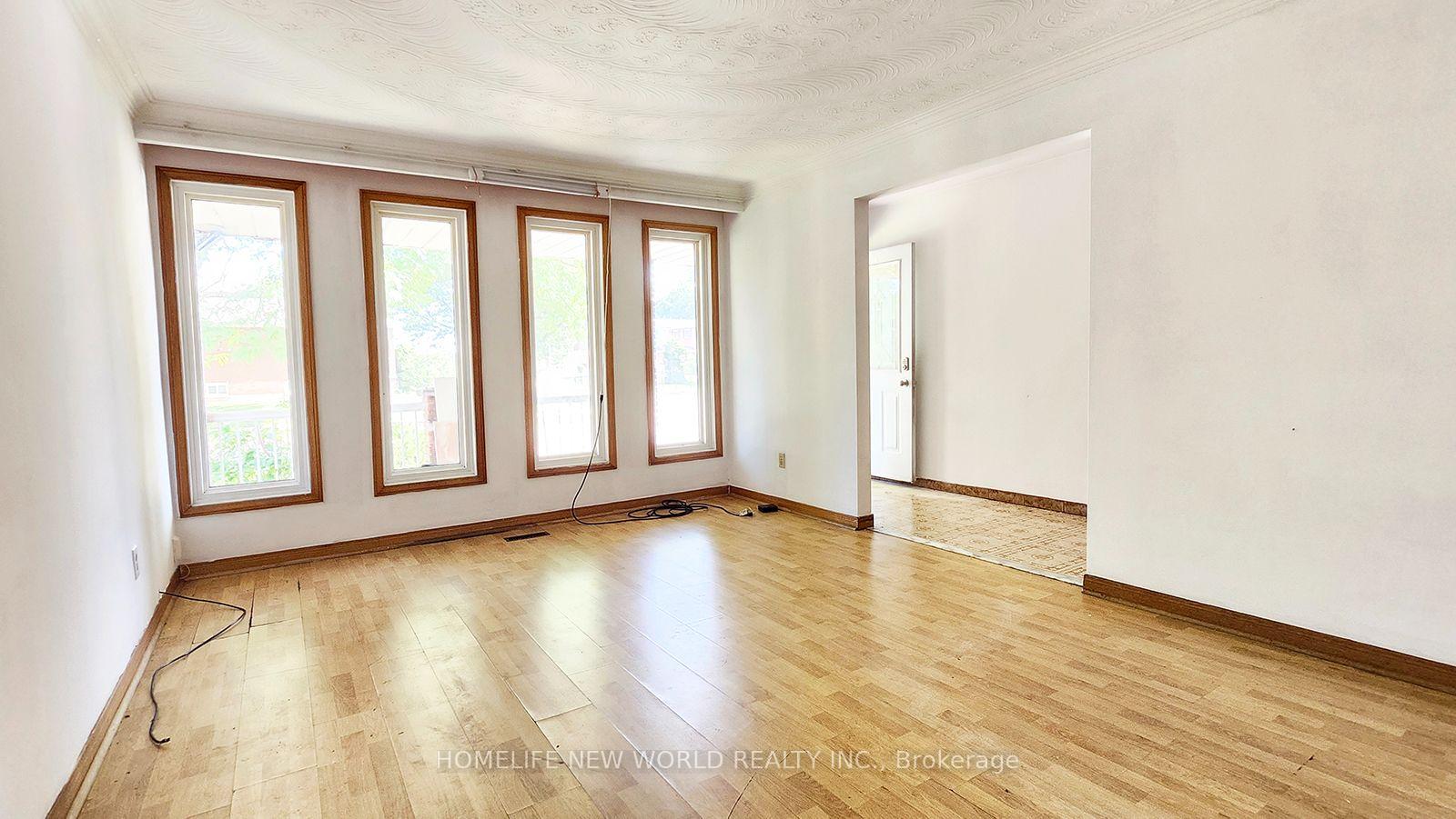 Photo 5 of 2 Arkona Drive, Scarborough, Tam O'Shanter-Sullivan — HOMEH