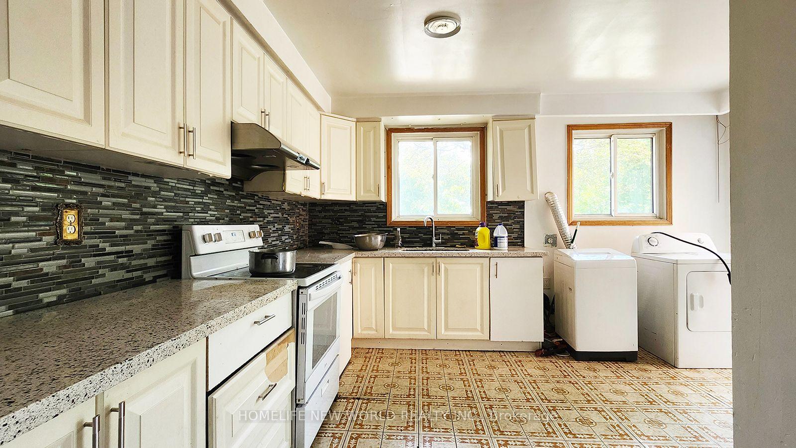 Photo 7 of 2 Arkona Drive, Scarborough, Tam O'Shanter-Sullivan — HOMEH