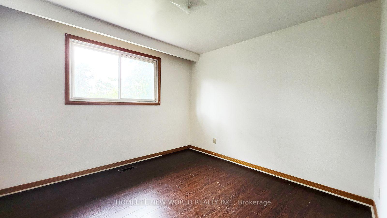 Photo 12 of 2 Arkona Drive, Scarborough, Tam O'Shanter-Sullivan — HOMEH