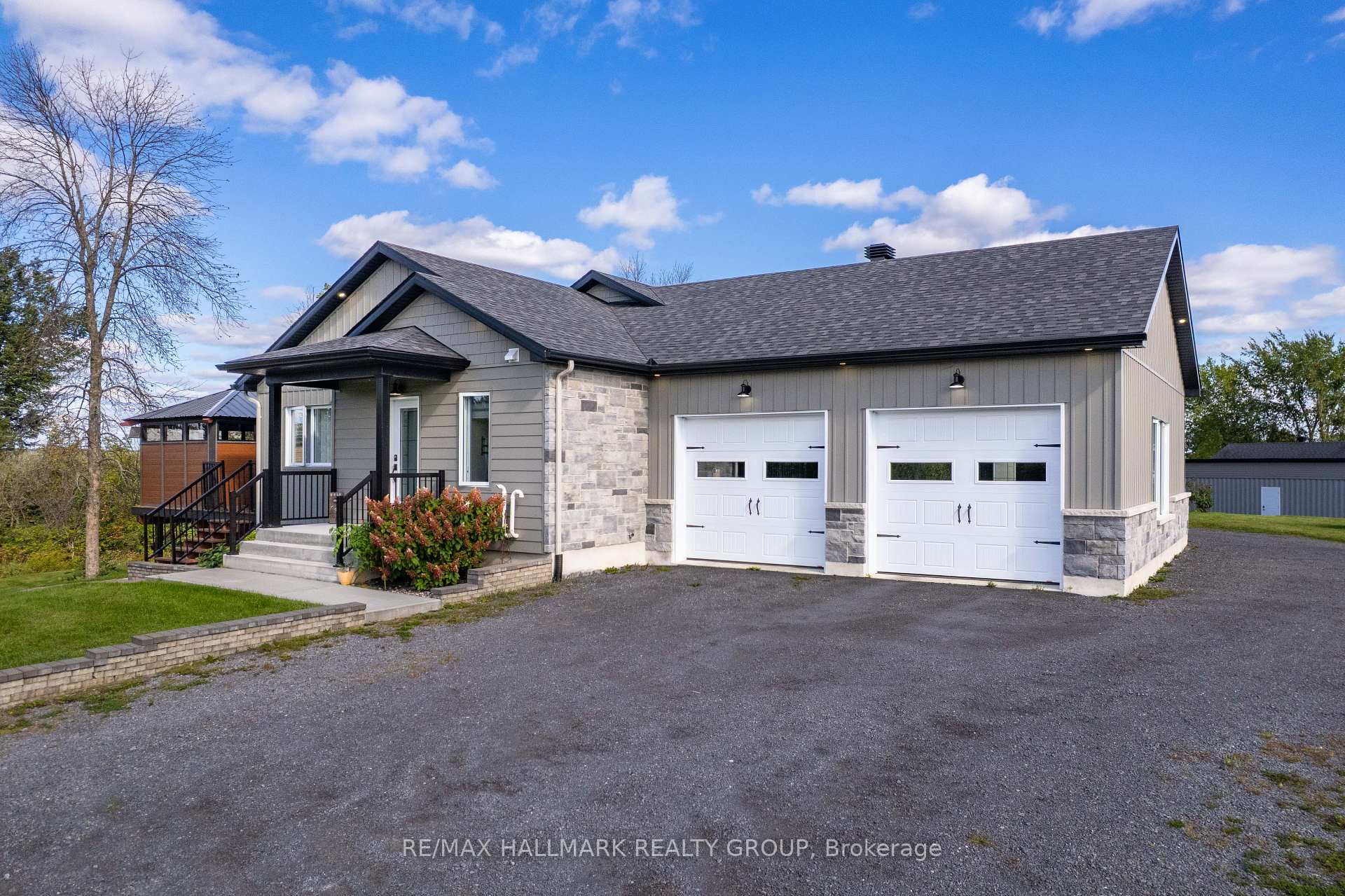 Photo of 3515 Front Road E