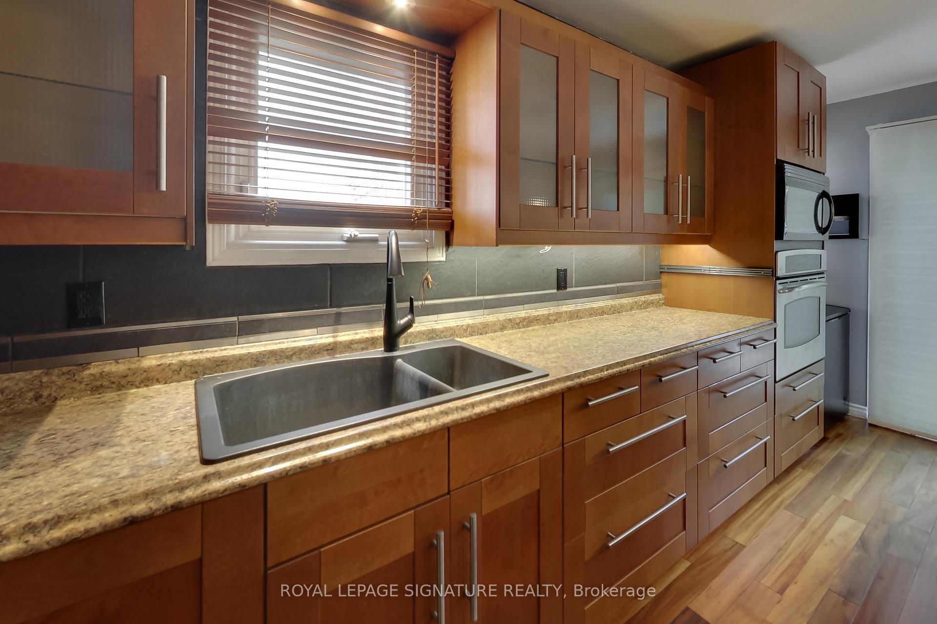 Photo 12 of 35 Carr Drive, Barrie, Letitia Heights — HOMEH