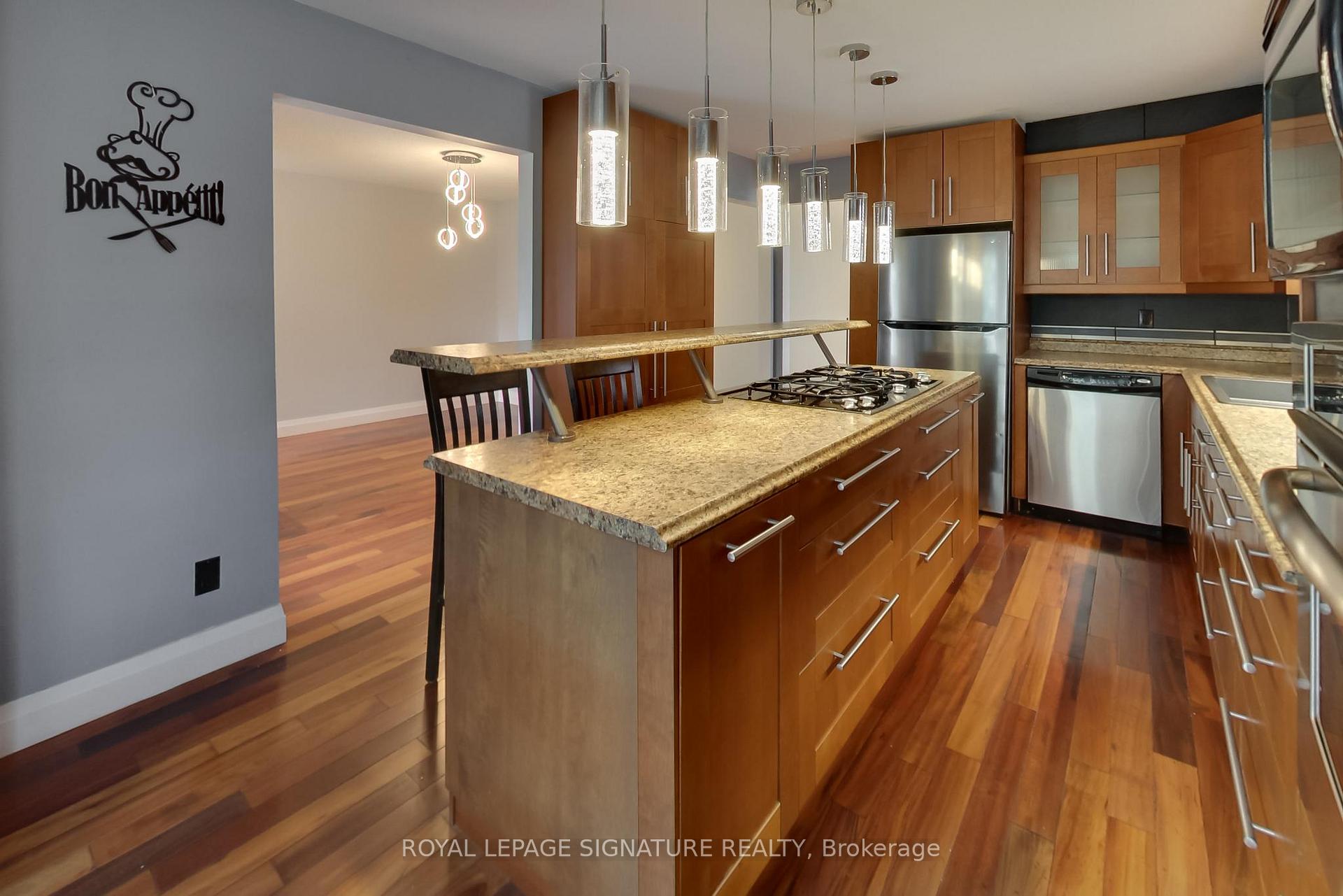 Photo 14 of 35 Carr Drive, Barrie, Letitia Heights — HOMEH