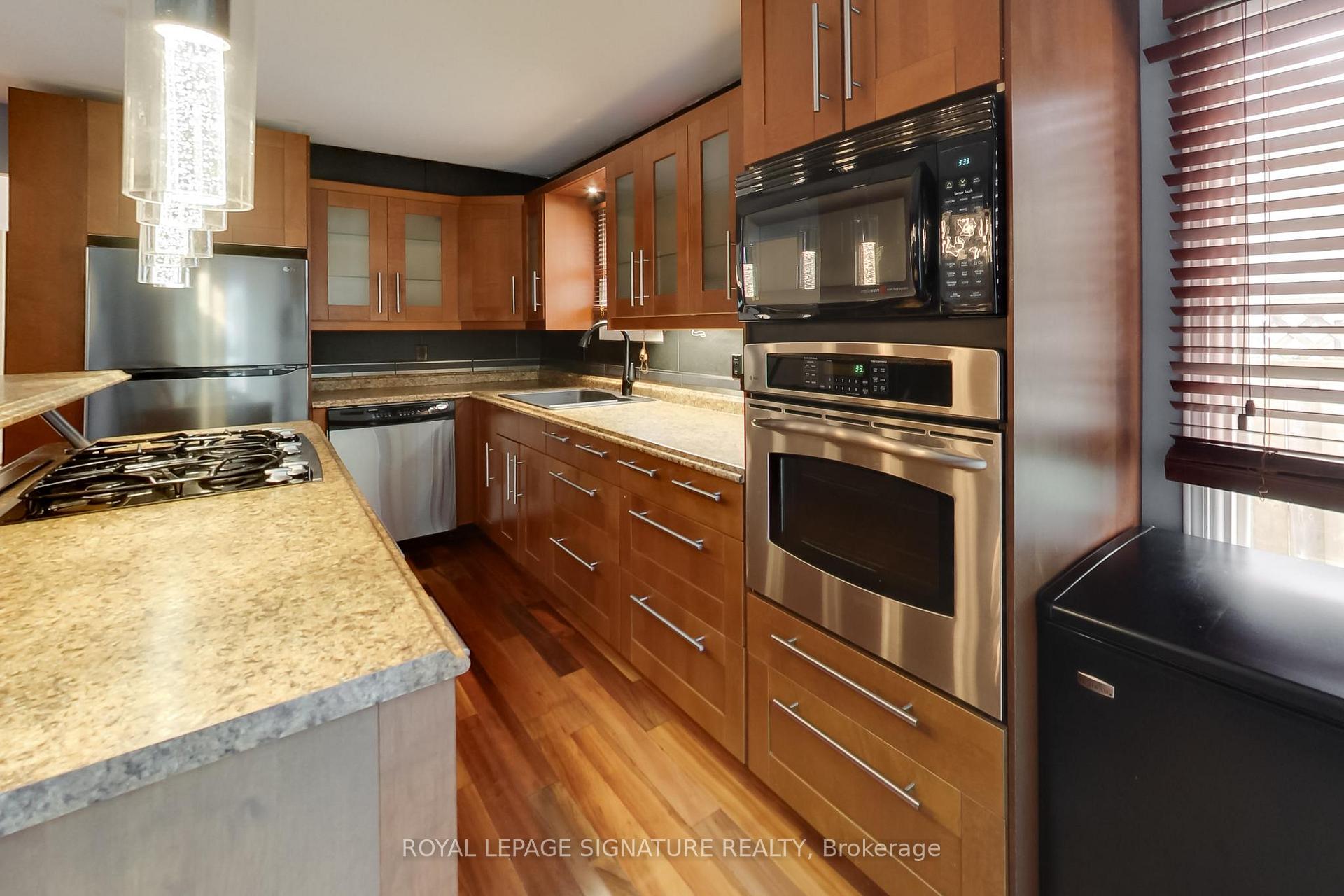 Photo 15 of 35 Carr Drive, Barrie, Letitia Heights — HOMEH