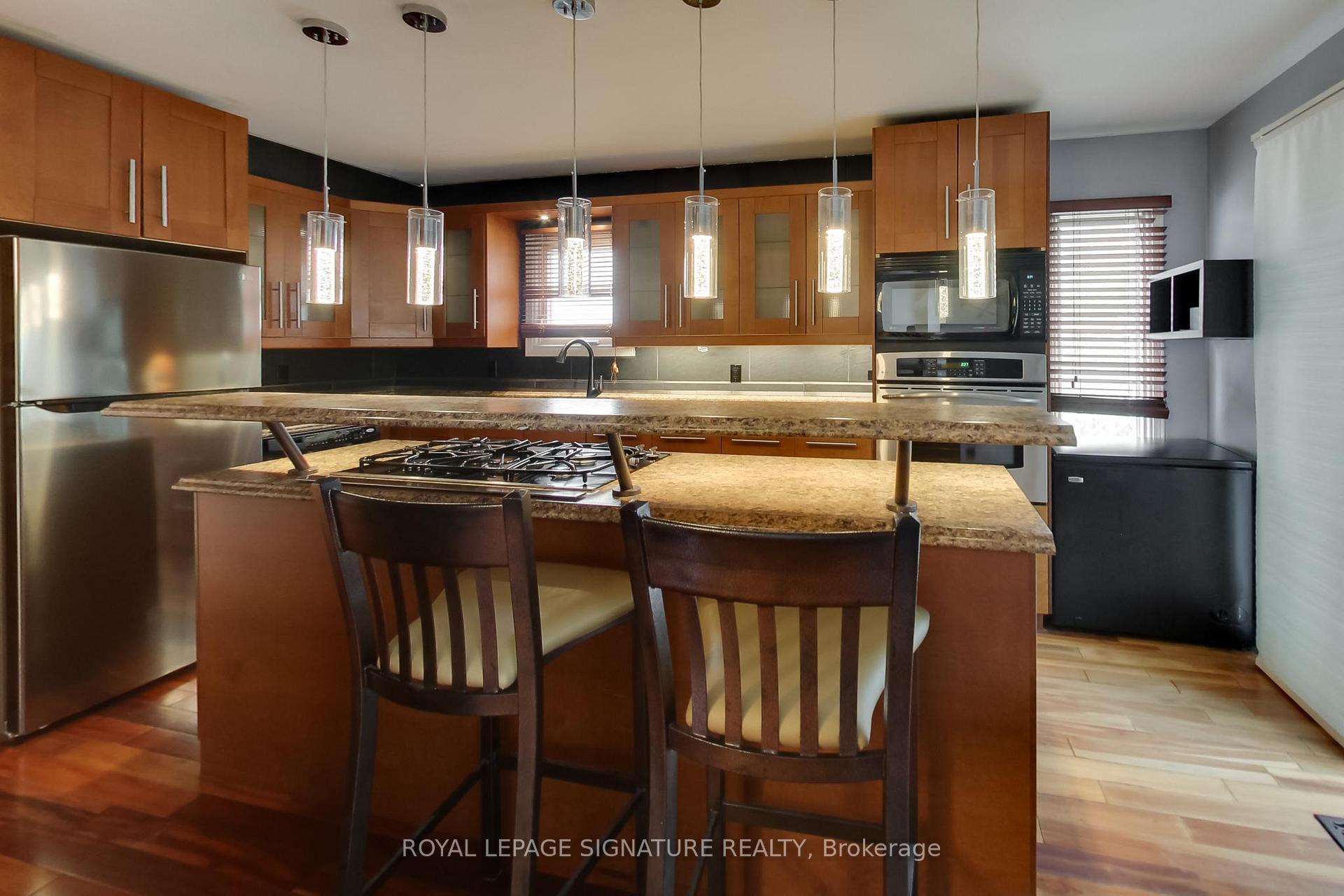 Photo 17 of 35 Carr Drive, Barrie, Letitia Heights — HOMEH