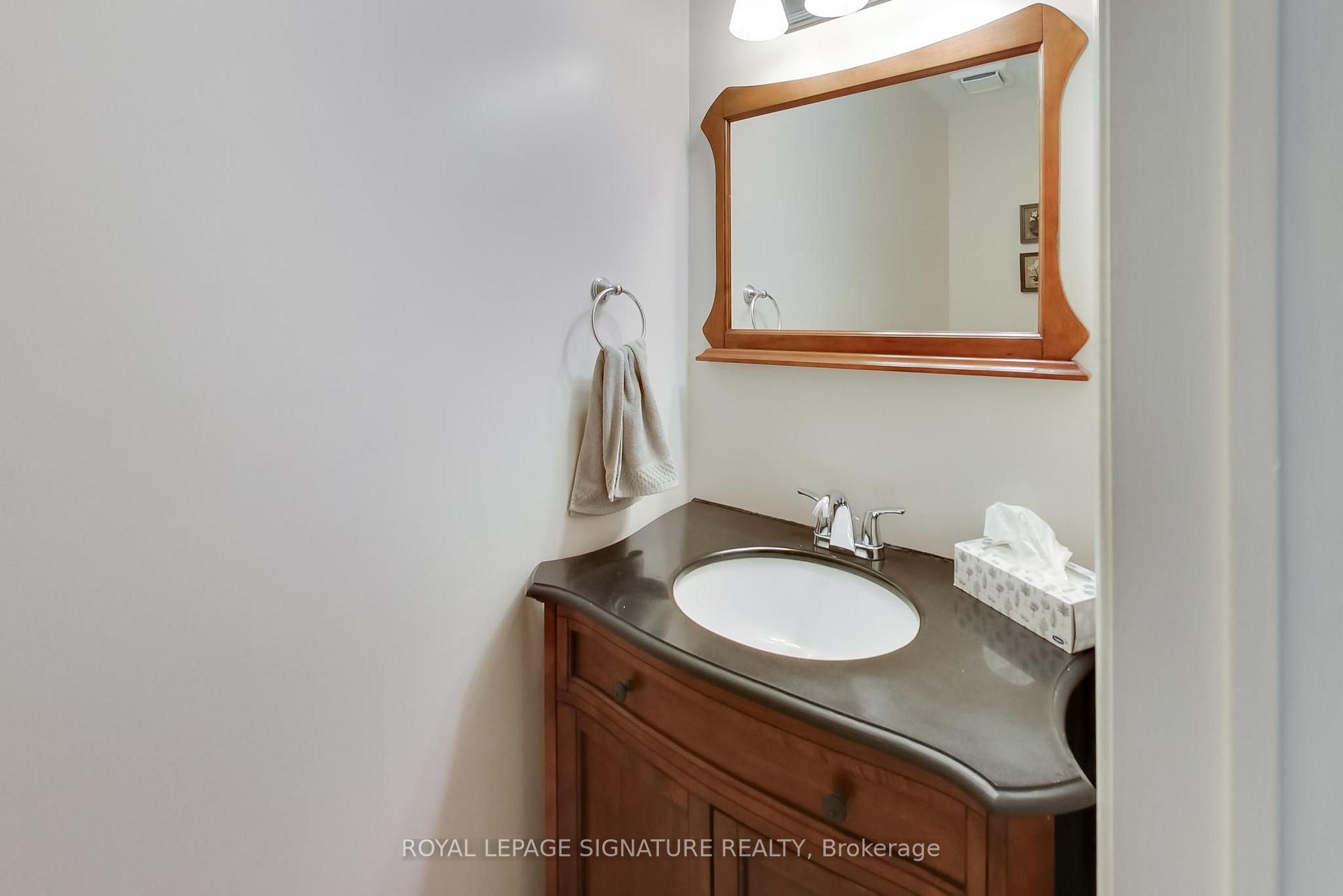 Photo 23 of 35 Carr Drive, Barrie, Letitia Heights — HOMEH
