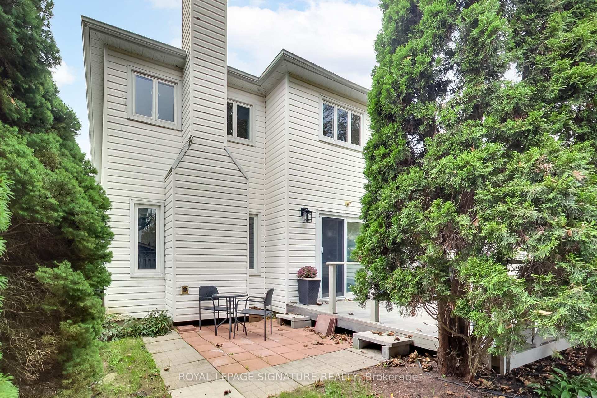 Photo 41 of 35 Carr Drive, Barrie, Letitia Heights — HOMEH