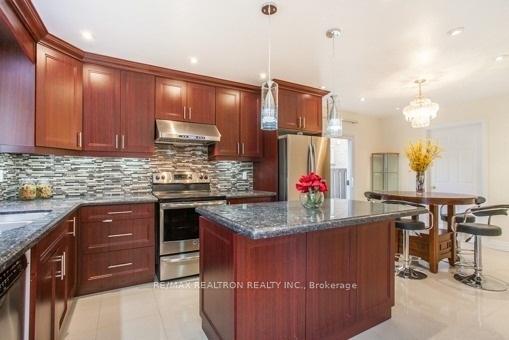 Photo 4 of 113 Upton Crescent, Markham, Milliken Mills West — HOMEH