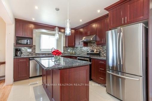 Photo 5 of 113 Upton Crescent, Markham, Milliken Mills West — HOMEH
