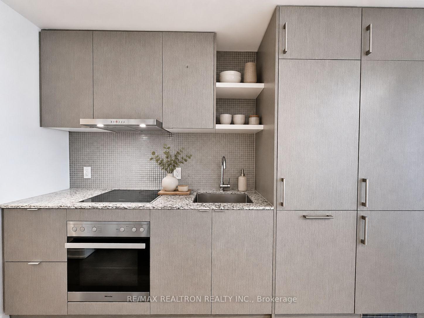 Photo 3 of Unit 5806, 100 Harbour Street, Toronto, Waterfront Communities — HOMEH