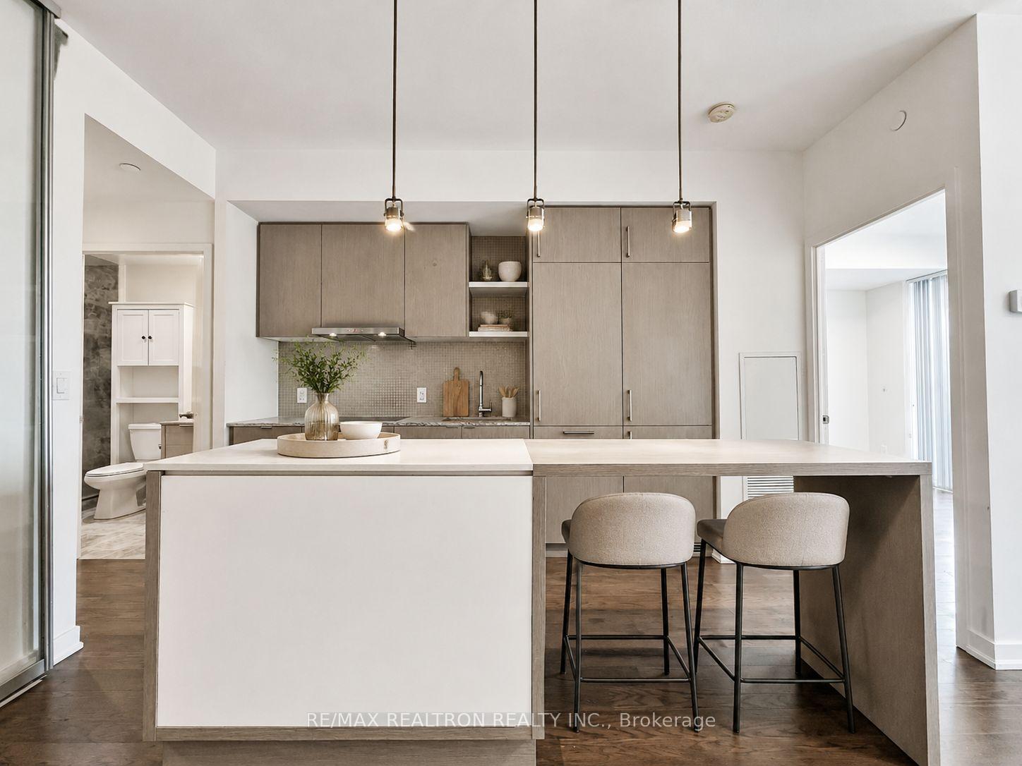 Photo 4 of Unit 5806, 100 Harbour Street, Toronto, Waterfront Communities — HOMEH