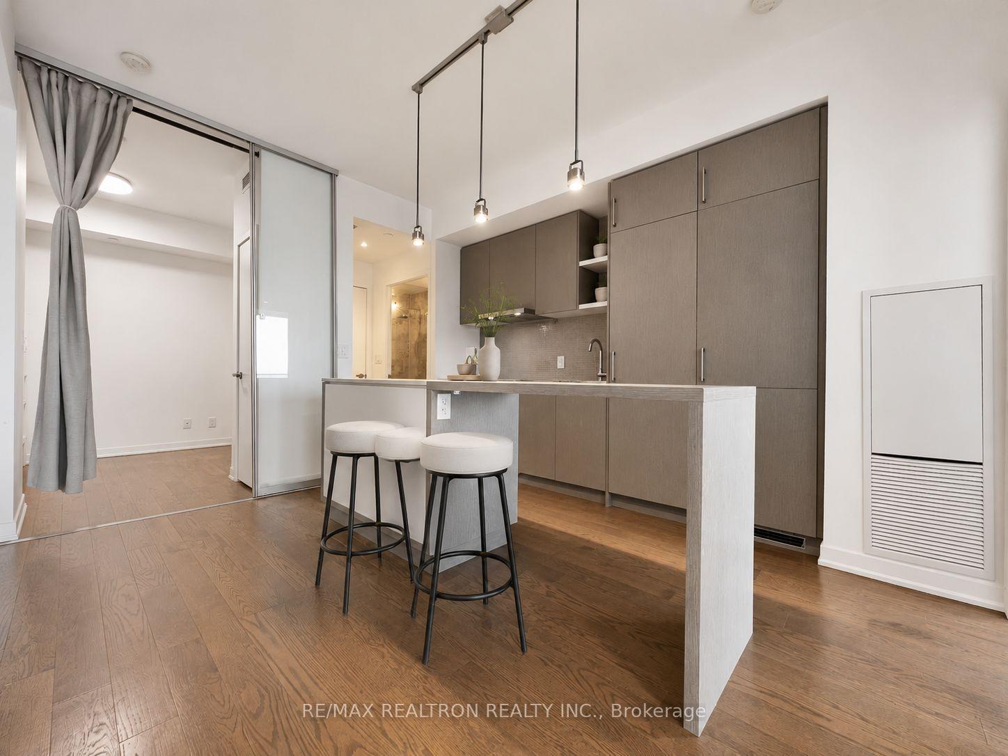 Photo 7 of Unit 5806, 100 Harbour Street, Toronto, Waterfront Communities — HOMEH