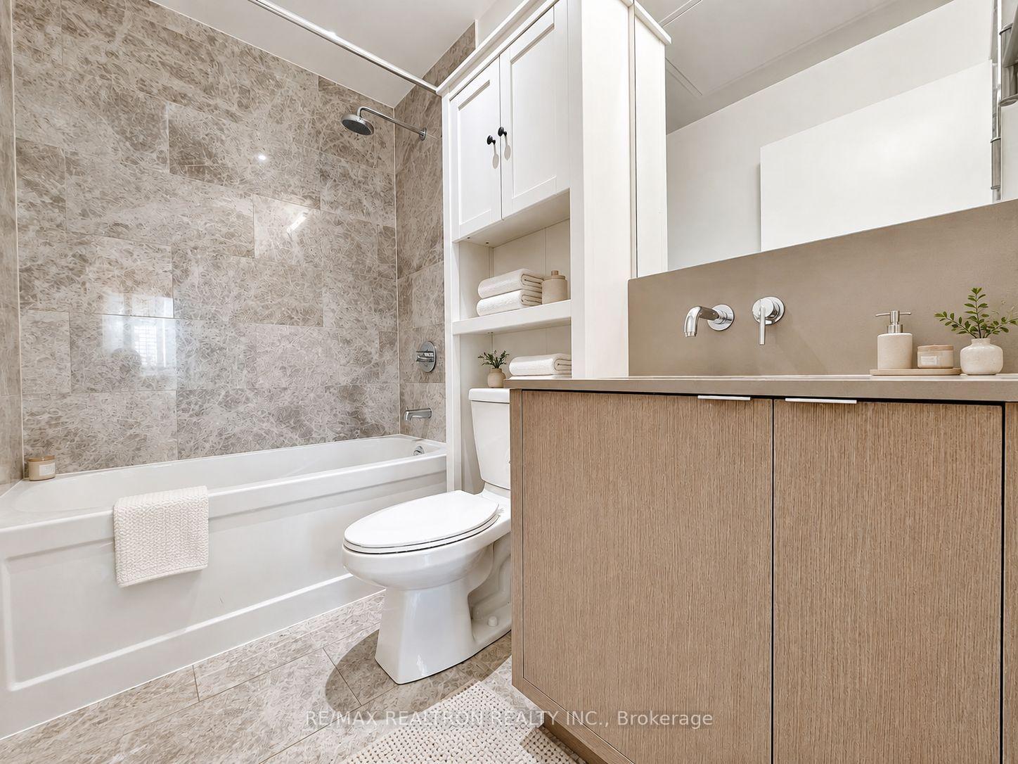 Photo 10 of Unit 5806, 100 Harbour Street, Toronto, Waterfront Communities — HOMEH