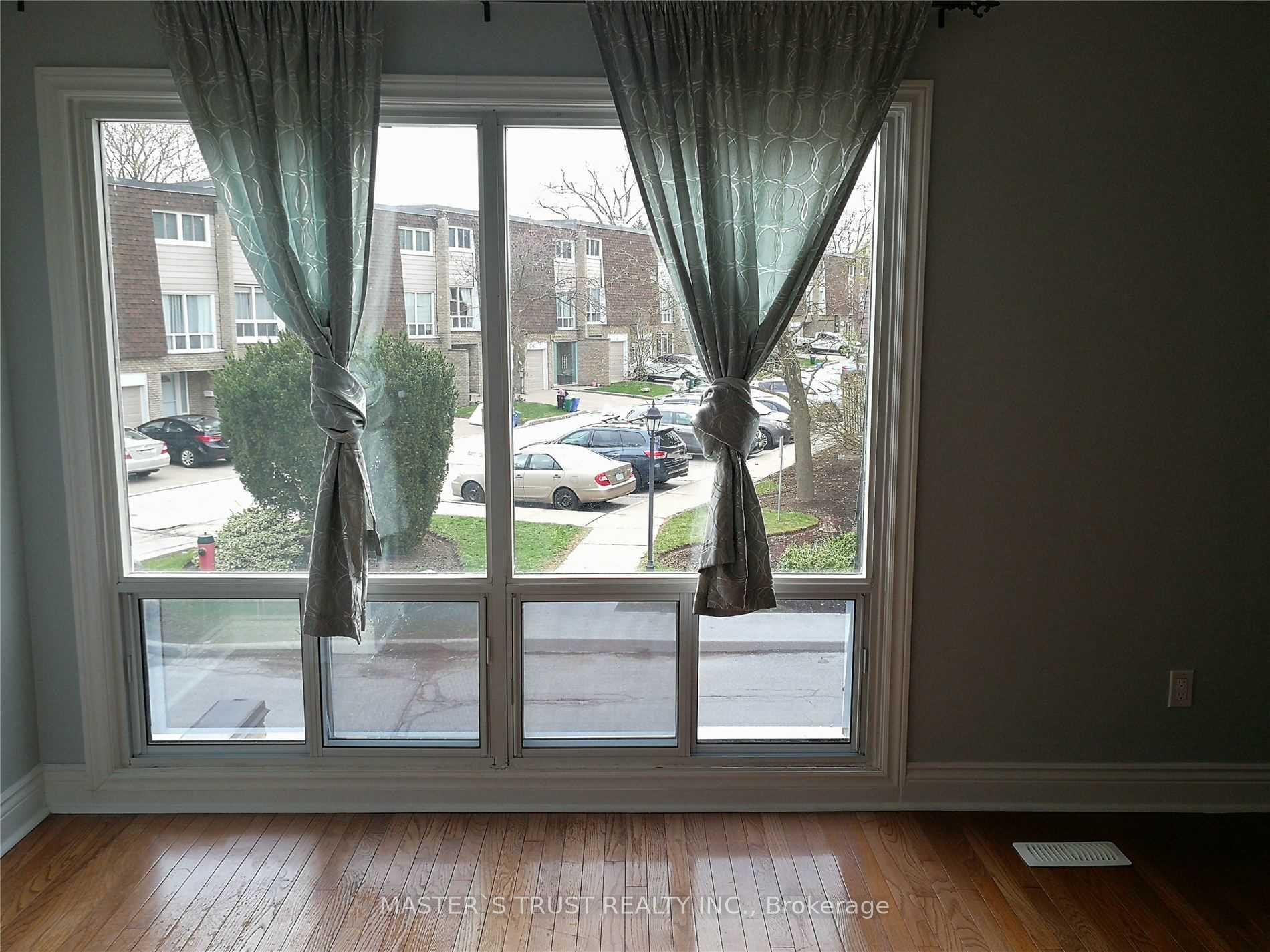 Photo 2 of Unit 15, 653 Village Parkway, Markham, Unionville — HOMEH