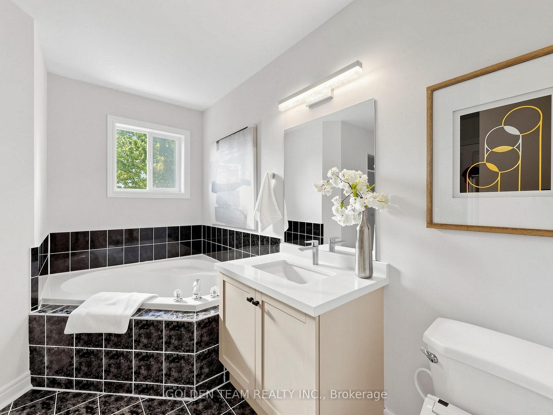 Photo 24 of 31 Brookhaven Crescent, Markham, Berczy — HOMEH