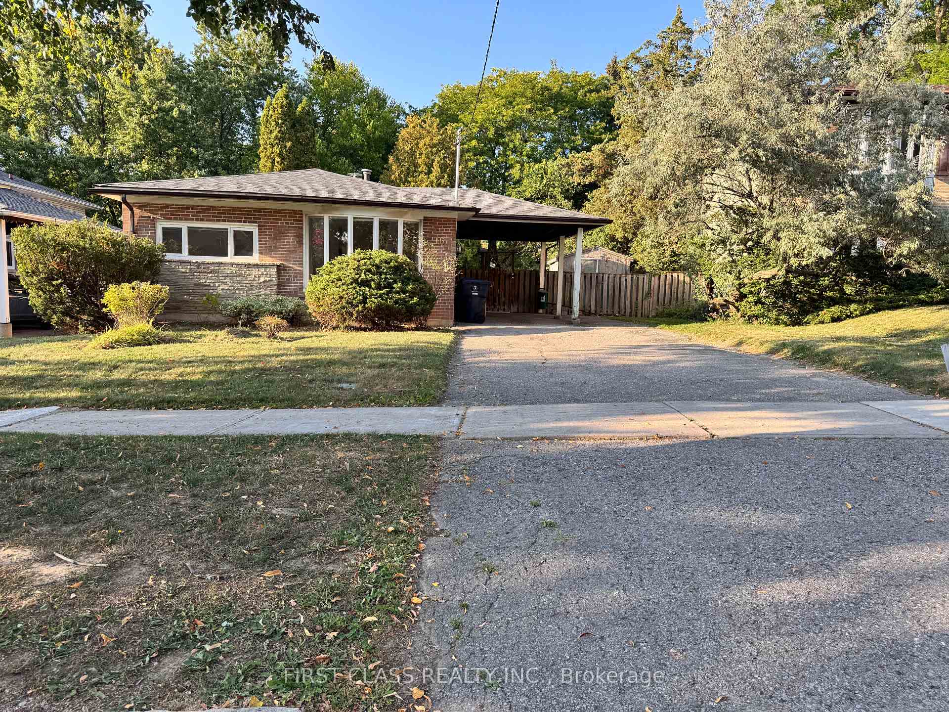 Photo 1 of 16 Trailside Drive, North York, Don Valley Village — HOMEH