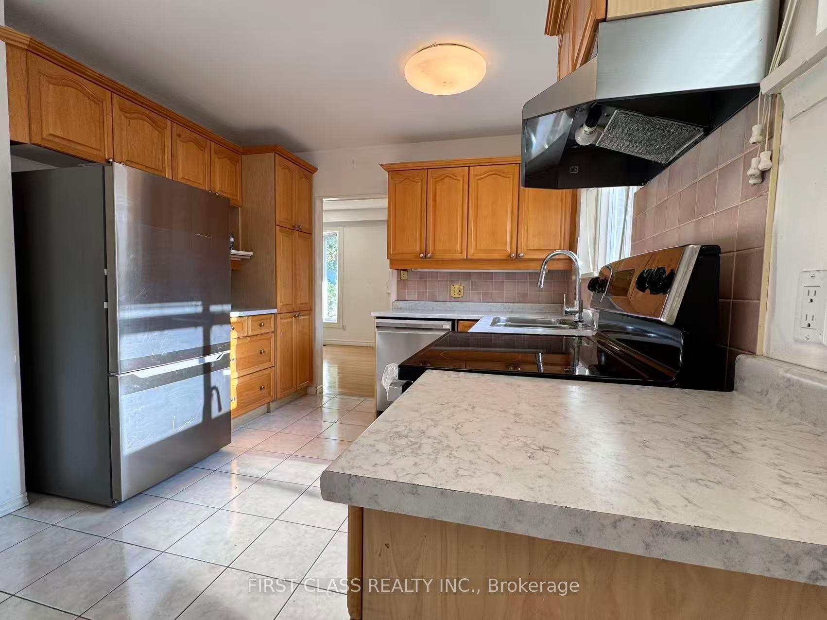 Photo 3 of 16 Trailside Drive, North York, Don Valley Village — HOMEH
