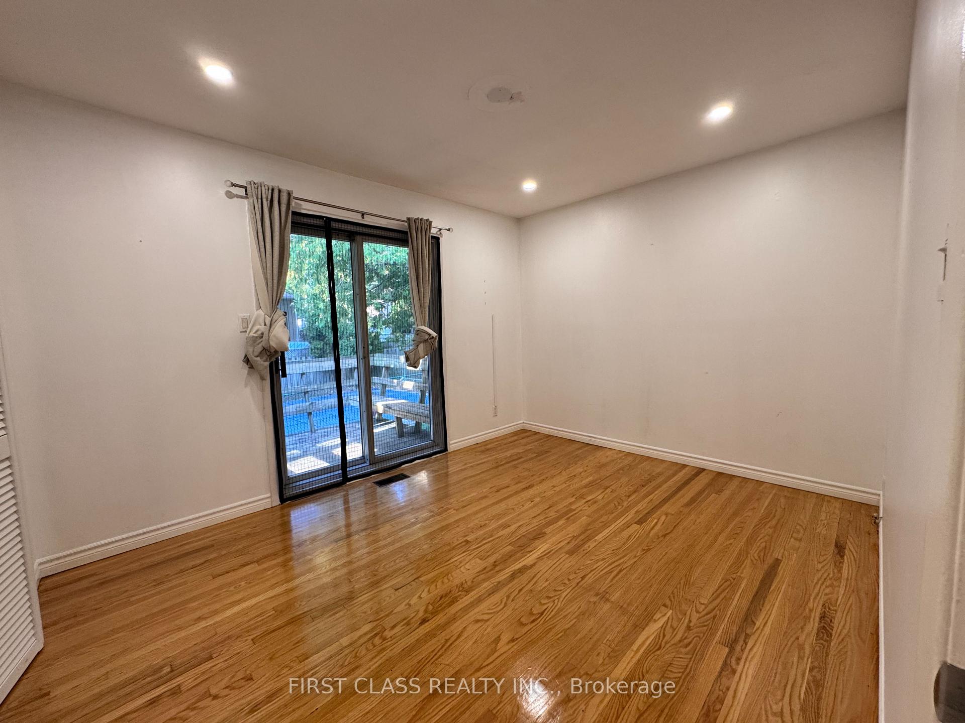 Photo 7 of 16 Trailside Drive, North York, Don Valley Village — HOMEH