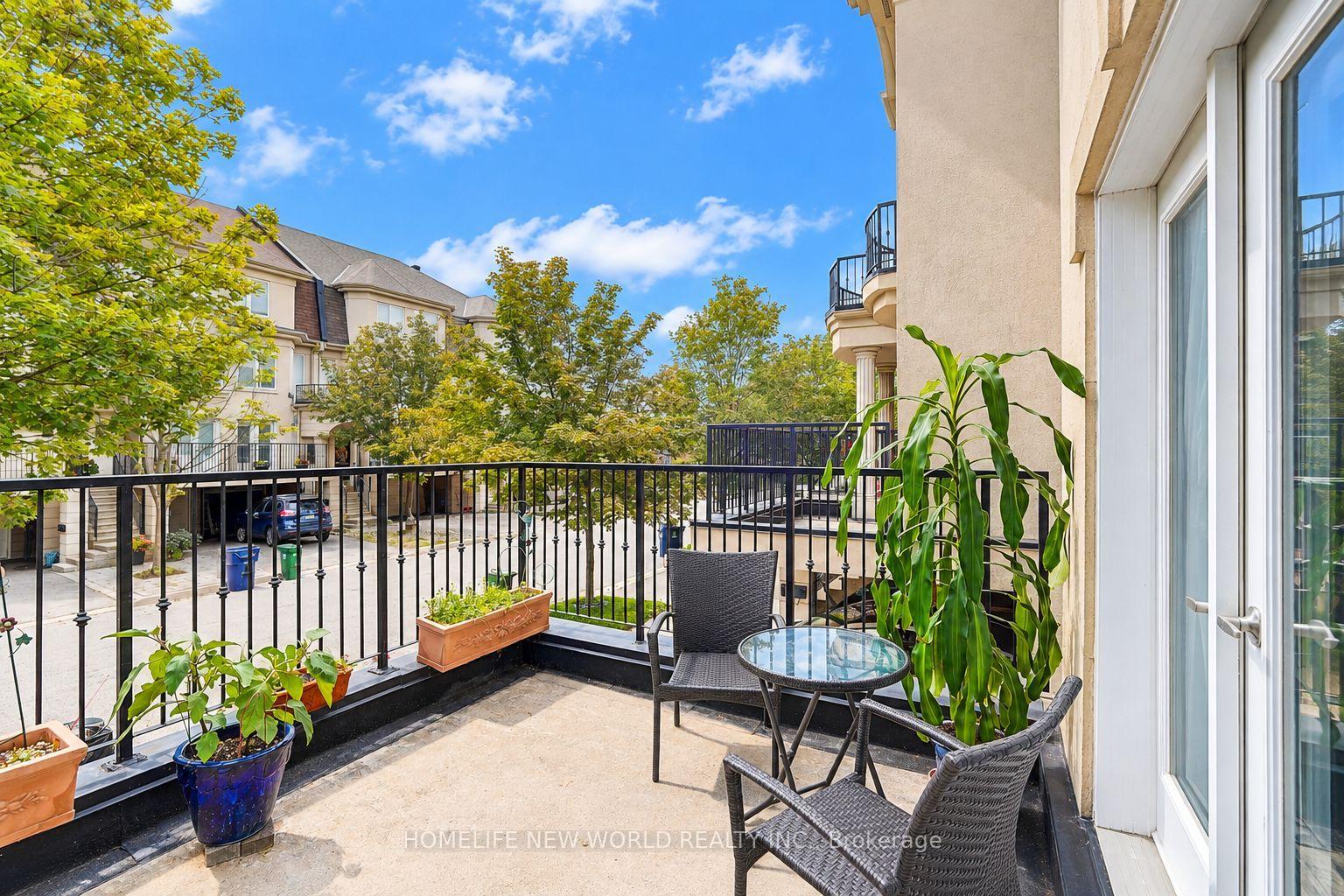 Photo 4 of 82 David Dunlap Circle, North York, Banbury-Don Mills — HOMEH