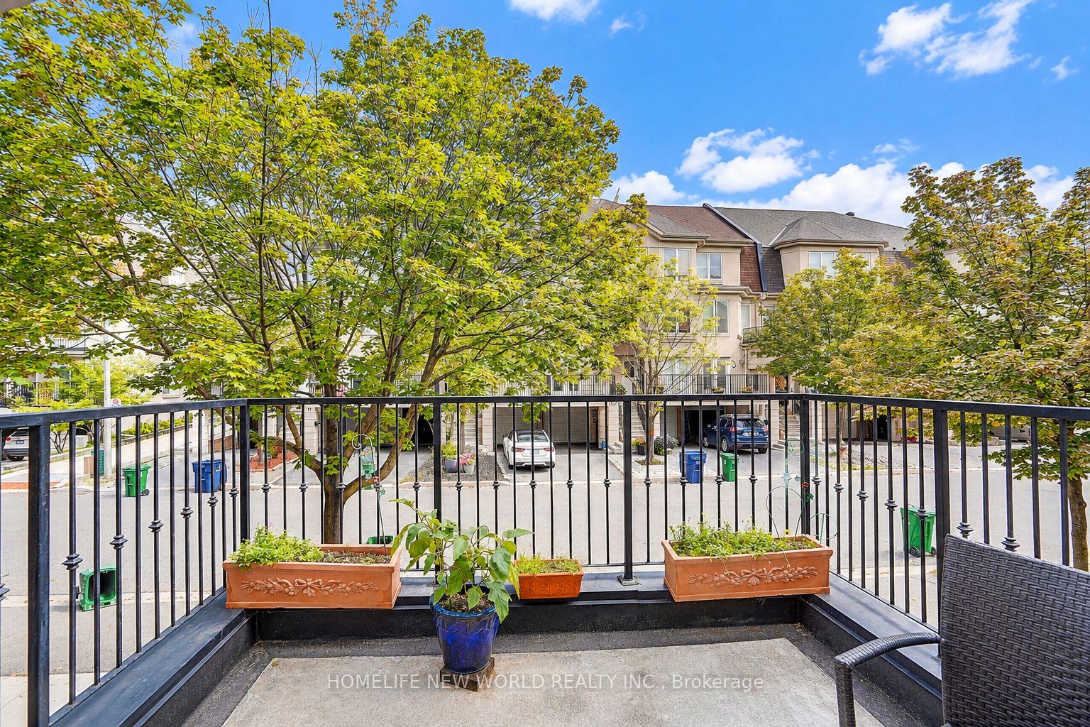 Photo 5 of 82 David Dunlap Circle, North York, Banbury-Don Mills — HOMEH