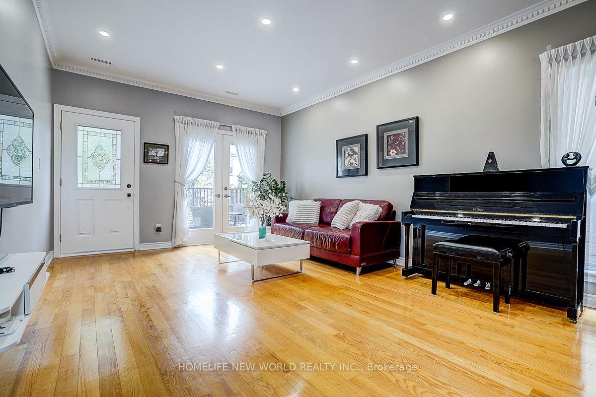 Photo 9 of 82 David Dunlap Circle, North York, Banbury-Don Mills — HOMEH