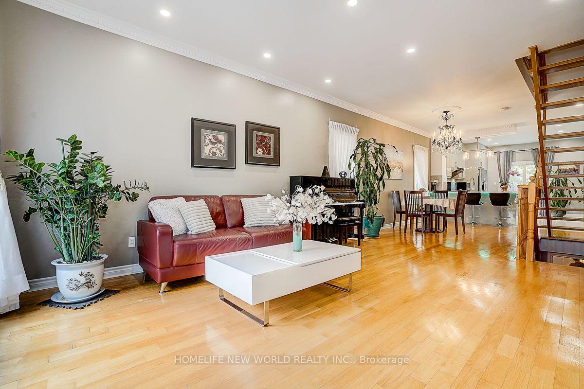 Photo 10 of 82 David Dunlap Circle, North York, Banbury-Don Mills — HOMEH