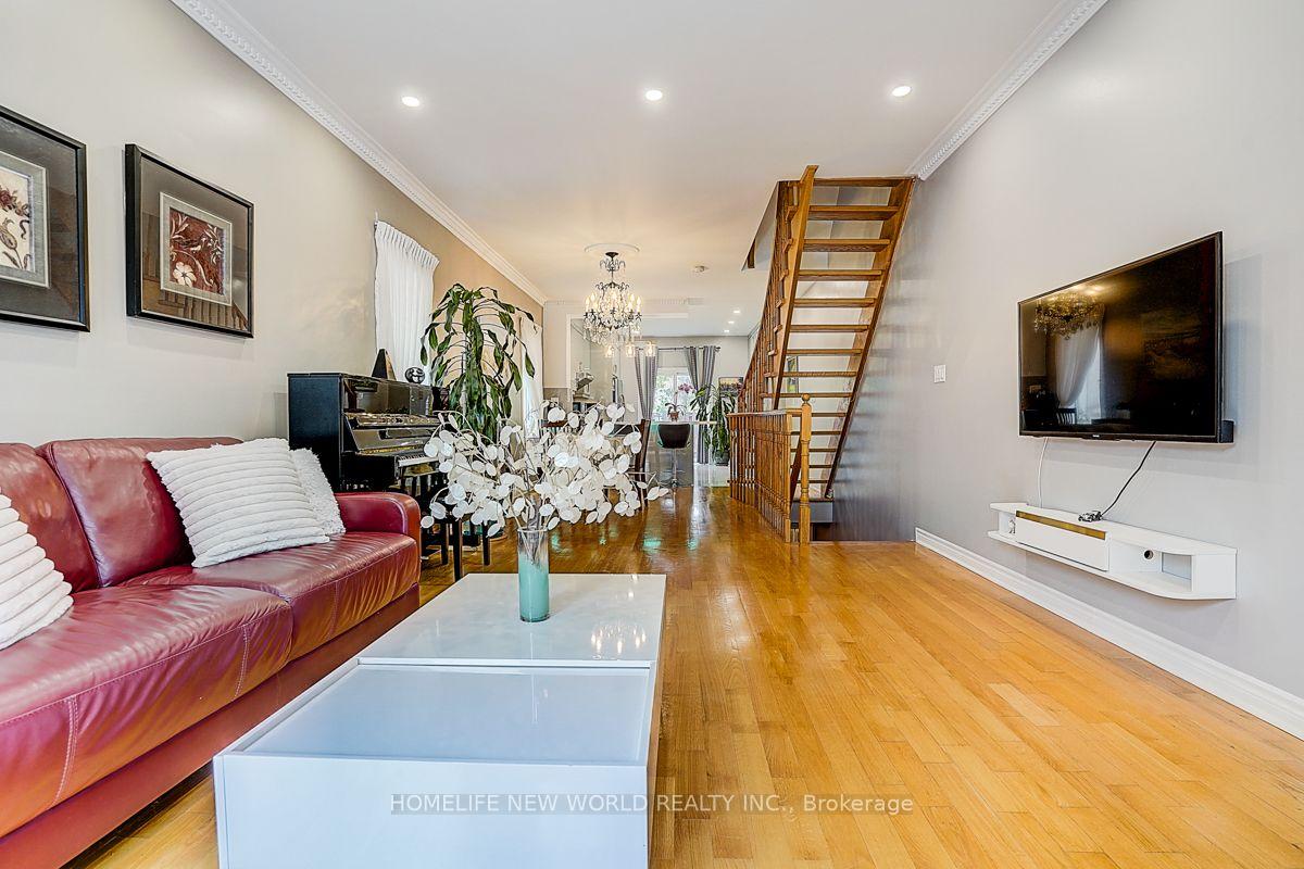 Photo 12 of 82 David Dunlap Circle, North York, Banbury-Don Mills — HOMEH