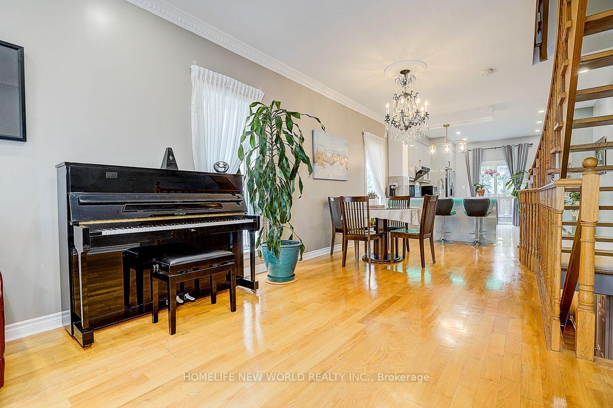 Photo 13 of 82 David Dunlap Circle, North York, Banbury-Don Mills — HOMEH