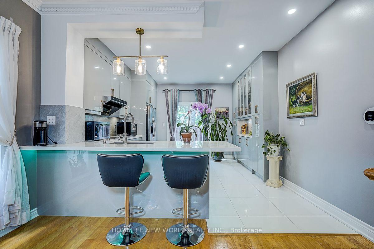 Photo 17 of 82 David Dunlap Circle, North York, Banbury-Don Mills — HOMEH