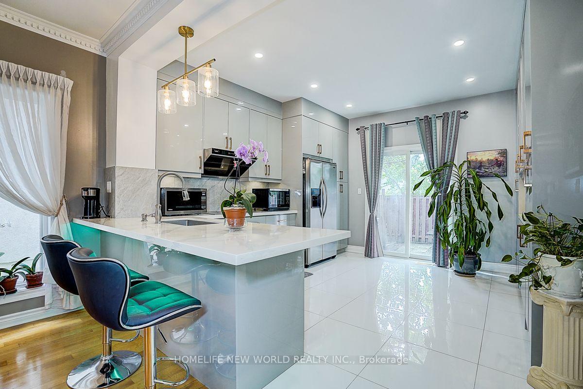 Photo 18 of 82 David Dunlap Circle, North York, Banbury-Don Mills — HOMEH