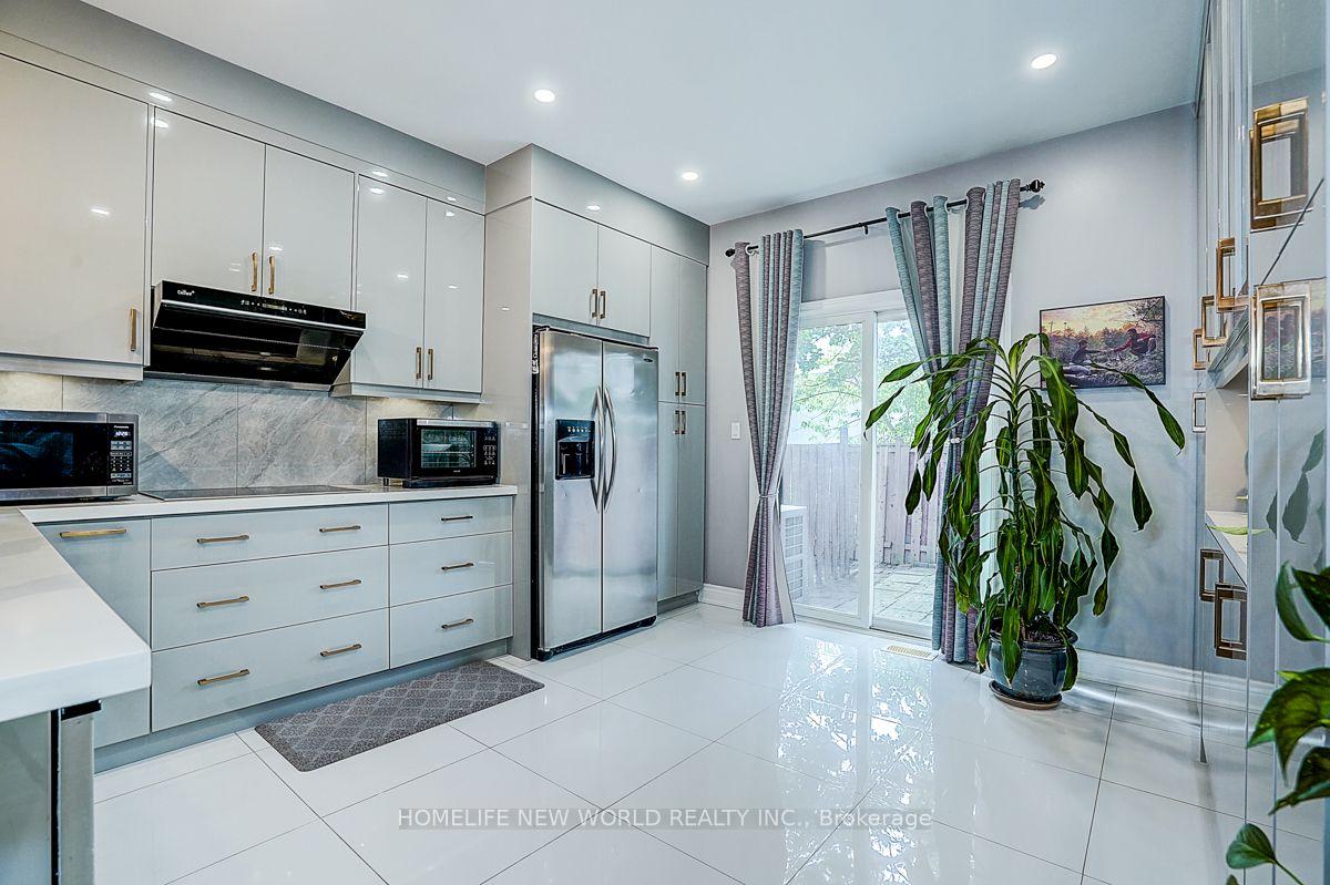 Photo 19 of 82 David Dunlap Circle, North York, Banbury-Don Mills — HOMEH