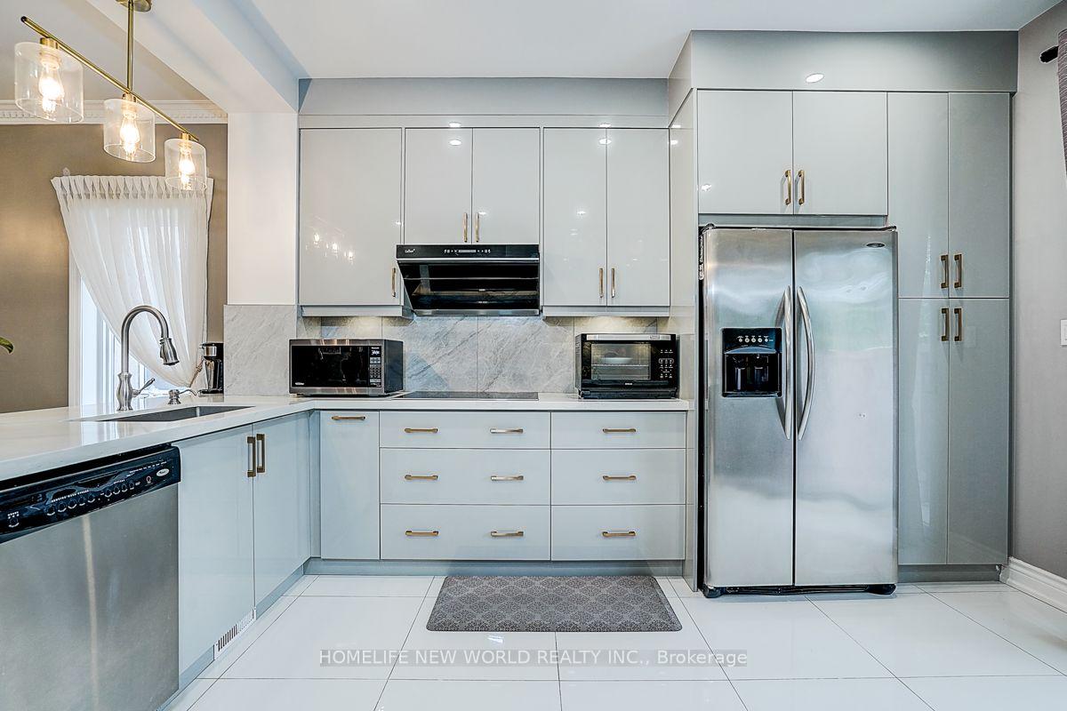 Photo 20 of 82 David Dunlap Circle, North York, Banbury-Don Mills — HOMEH