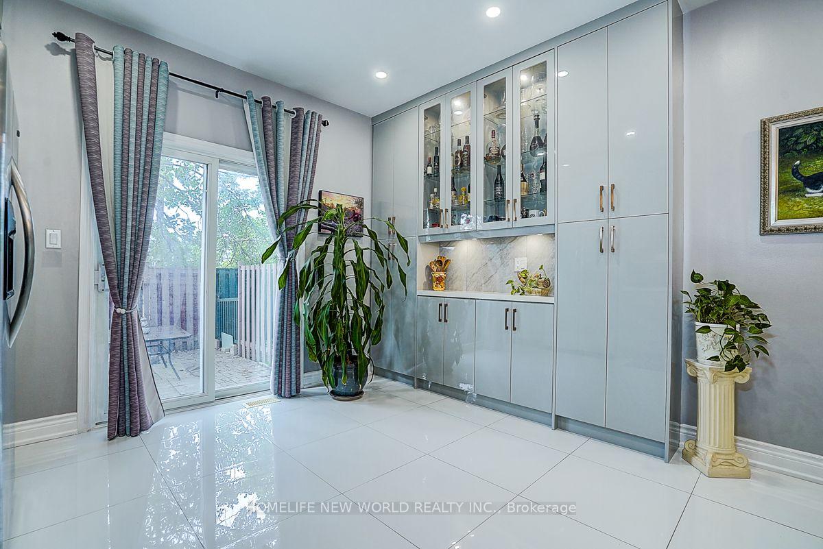 Photo 22 of 82 David Dunlap Circle, North York, Banbury-Don Mills — HOMEH