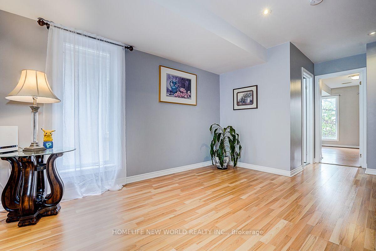 Photo 23 of 82 David Dunlap Circle, North York, Banbury-Don Mills — HOMEH