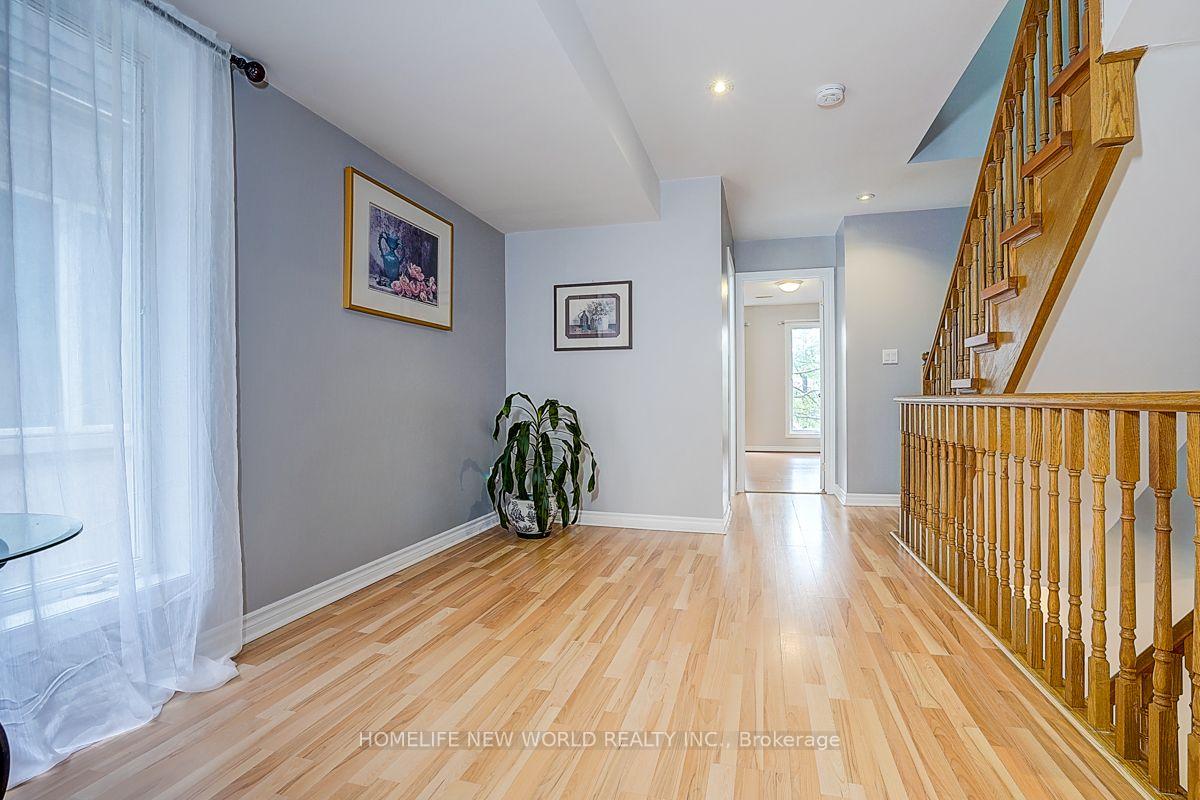 Photo 24 of 82 David Dunlap Circle, North York, Banbury-Don Mills — HOMEH
