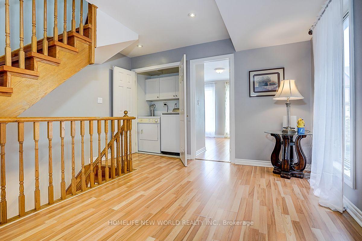 Photo 26 of 82 David Dunlap Circle, North York, Banbury-Don Mills — HOMEH