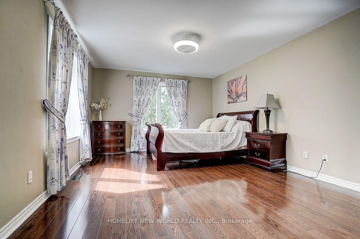 Photo 36 of 82 David Dunlap Circle, North York, Banbury-Don Mills — HOMEH
