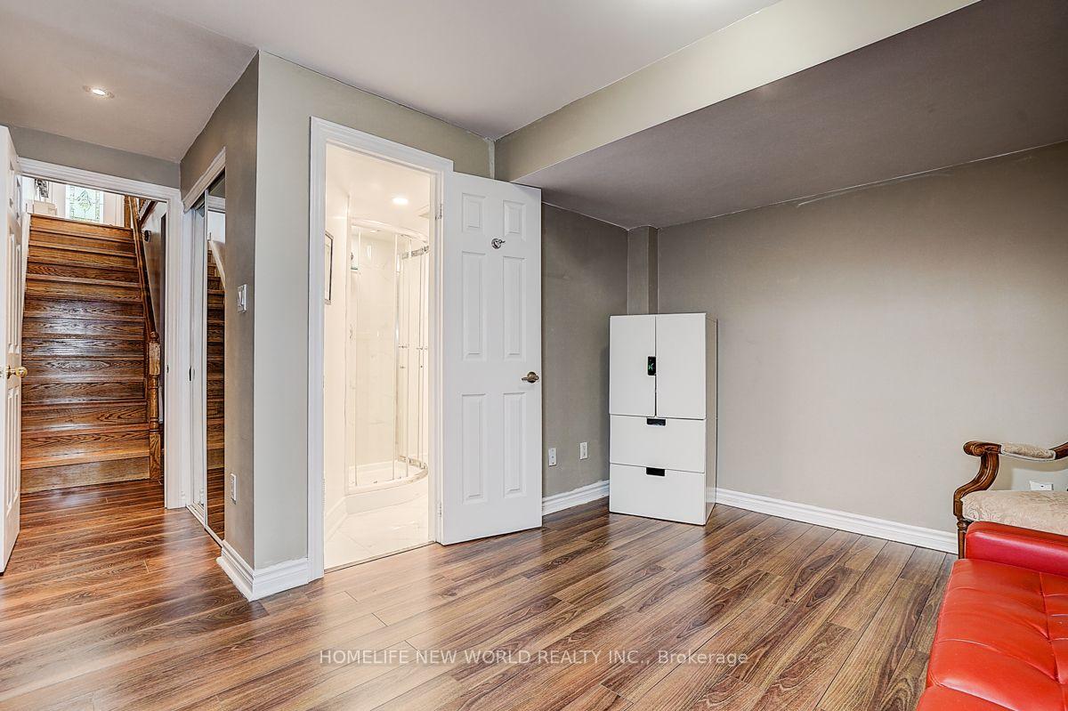 Photo 44 of 82 David Dunlap Circle, North York, Banbury-Don Mills — HOMEH