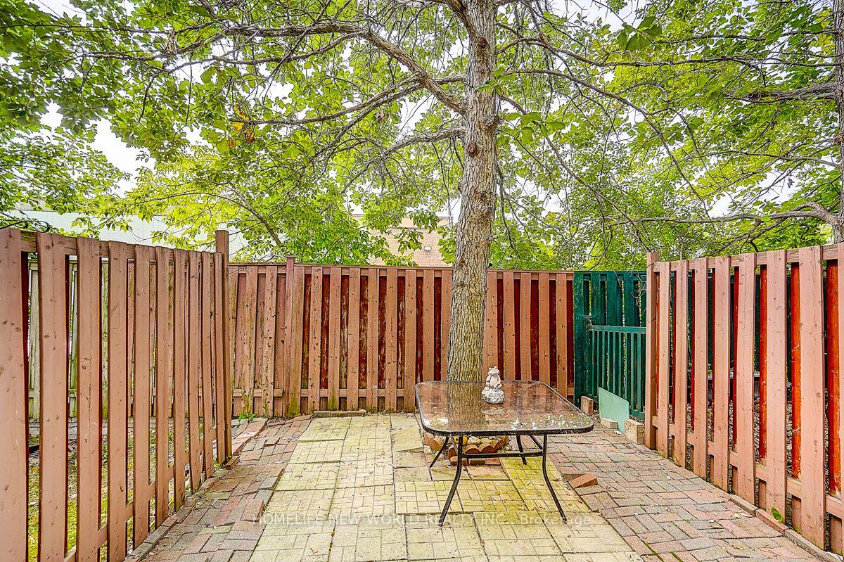 Photo 48 of 82 David Dunlap Circle, North York, Banbury-Don Mills — HOMEH