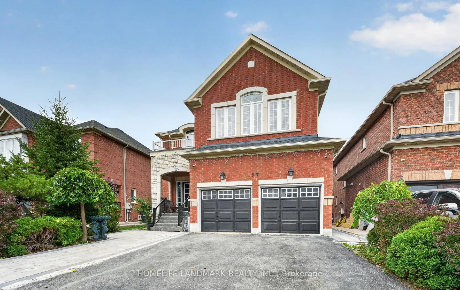 Photo 4 of 37 Denim Drive, Brampton, Bram East — HOMEH