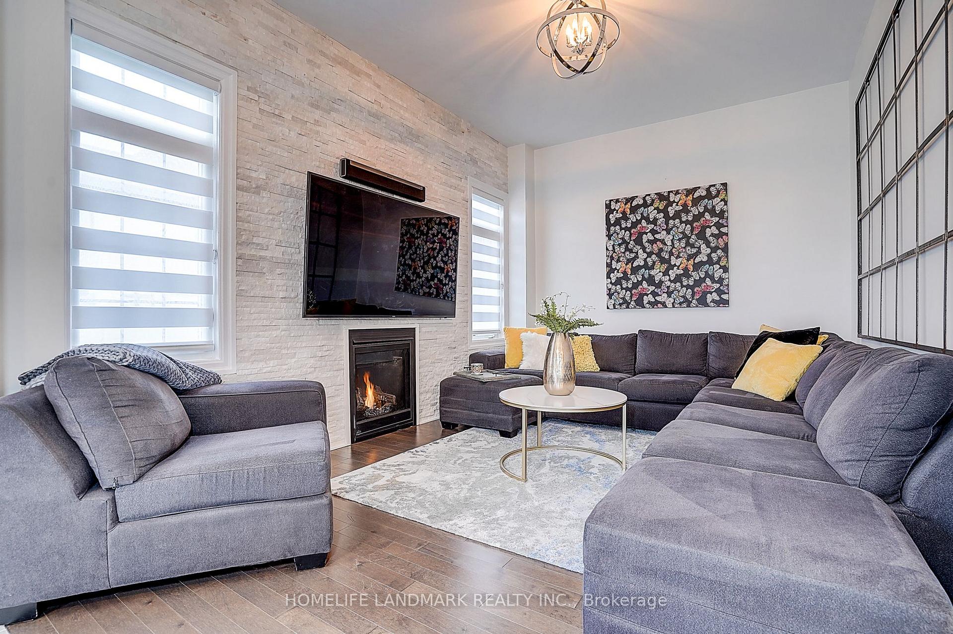 Photo 2 of 56 Botelho Circle, Aurora, Bayview Southeast — HOMEH