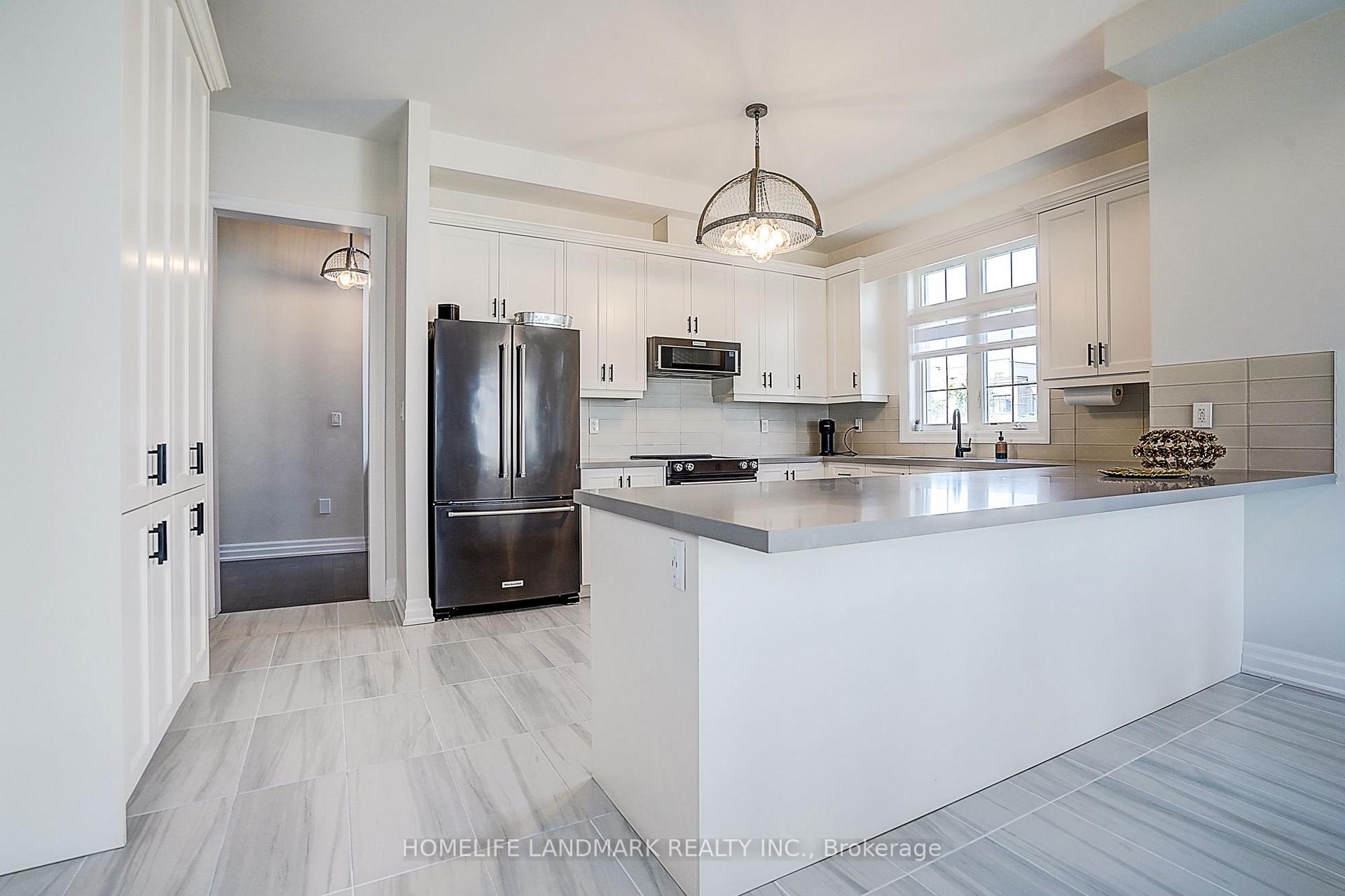 Photo 10 of 56 Botelho Circle, Aurora, Bayview Southeast — HOMEH