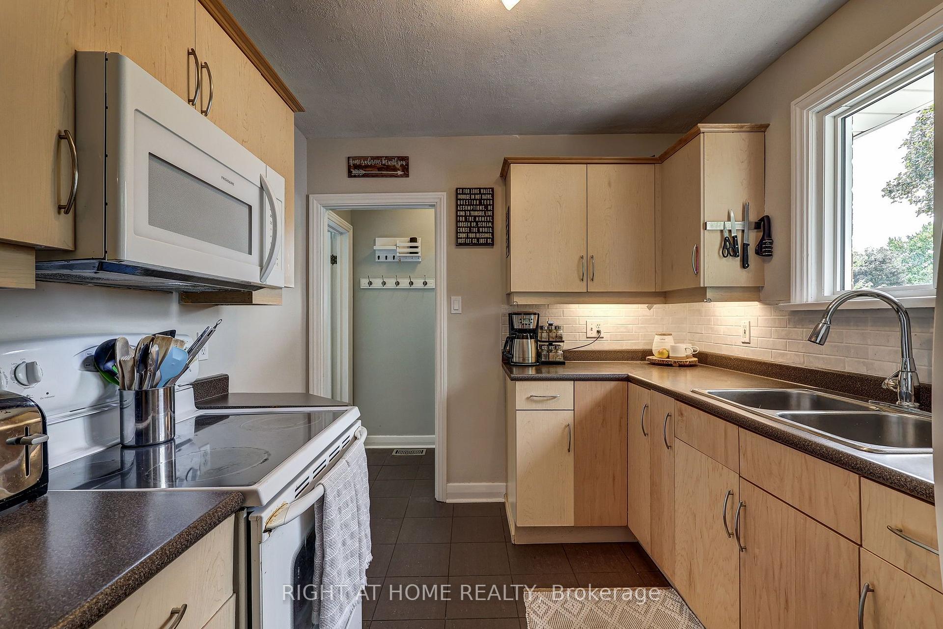 Photo 12 of 42 Graham Crescent, London, East N — HOMEH