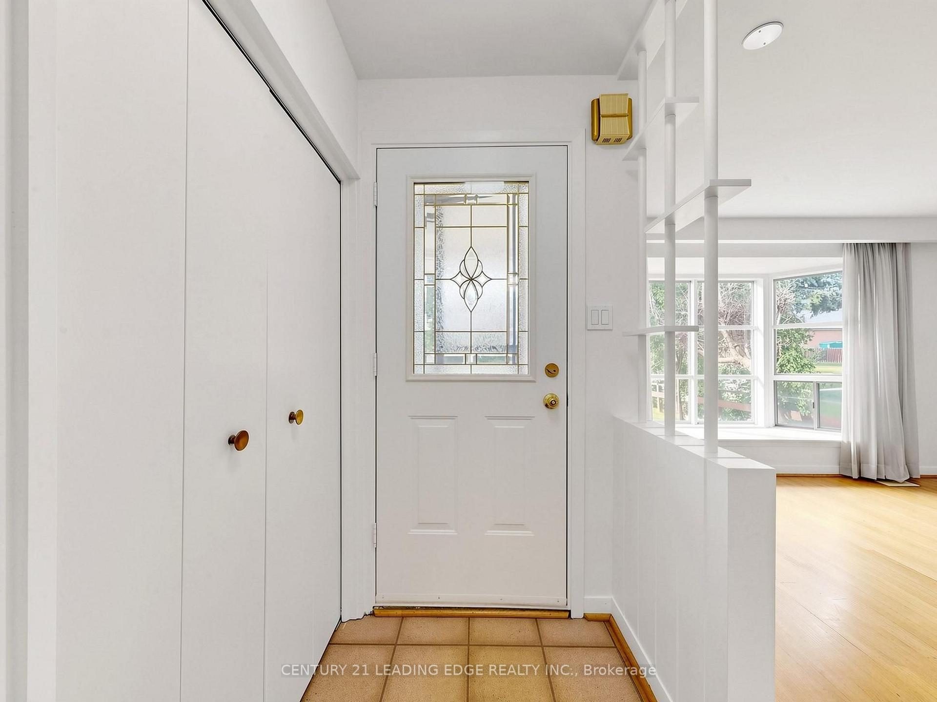Photo 4 of 219 Lynedock Crescent, North York, Parkwoods-Donalda — HOMEH