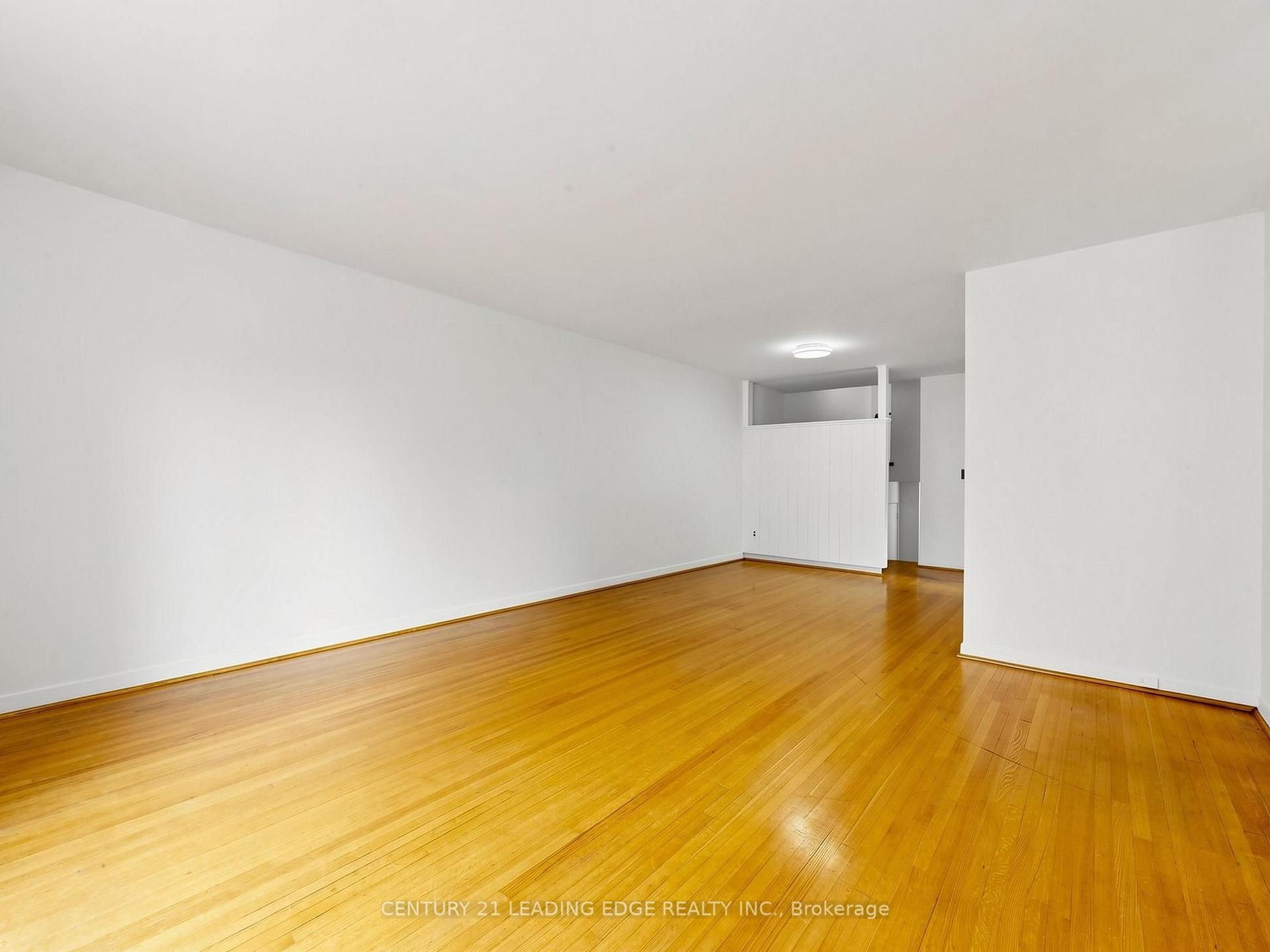 Photo 8 of 219 Lynedock Crescent, North York, Parkwoods-Donalda — HOMEH