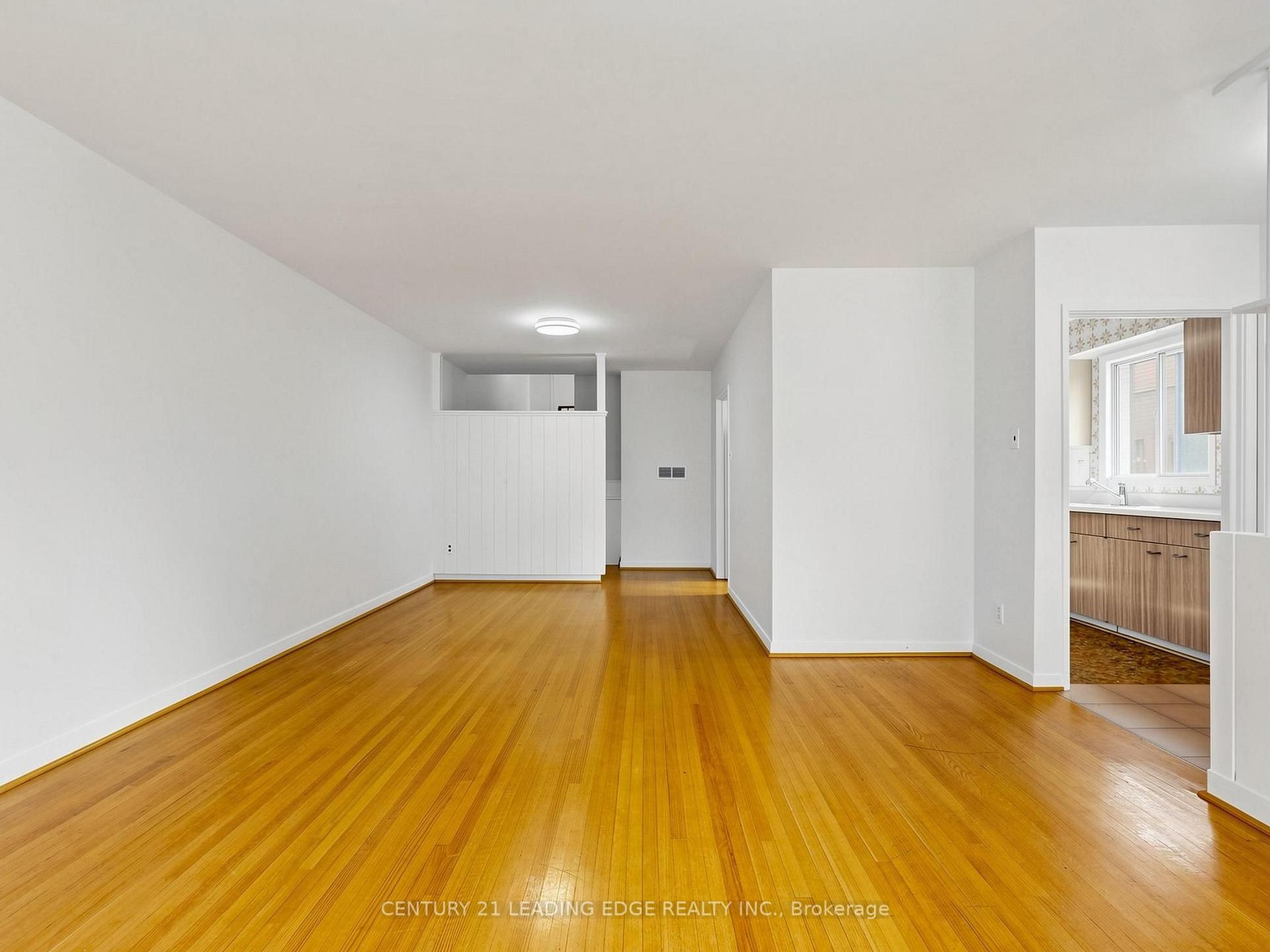 Photo 11 of 219 Lynedock Crescent, North York, Parkwoods-Donalda — HOMEH