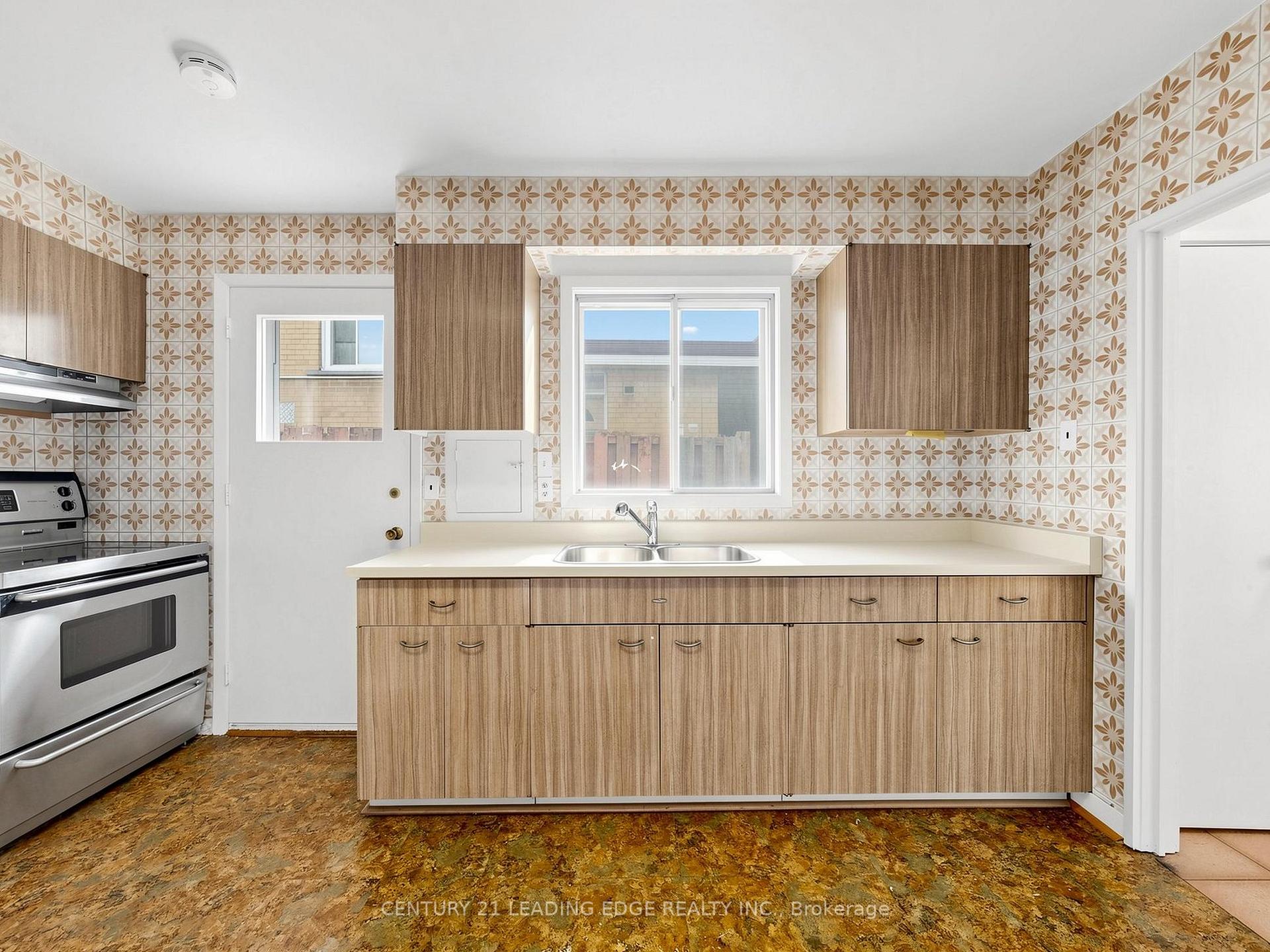 Photo 16 of 219 Lynedock Crescent, North York, Parkwoods-Donalda — HOMEH