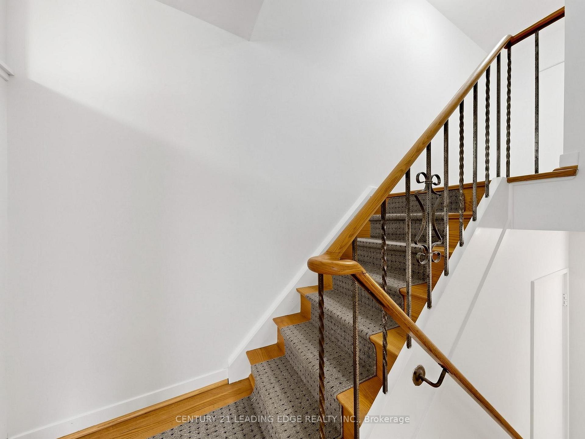 Photo 21 of 219 Lynedock Crescent, North York, Parkwoods-Donalda — HOMEH
