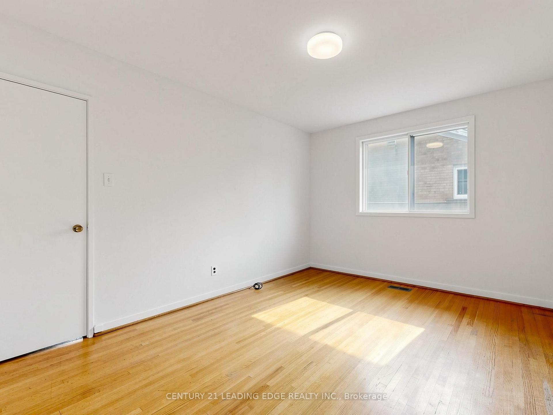 Photo 26 of 219 Lynedock Crescent, North York, Parkwoods-Donalda — HOMEH
