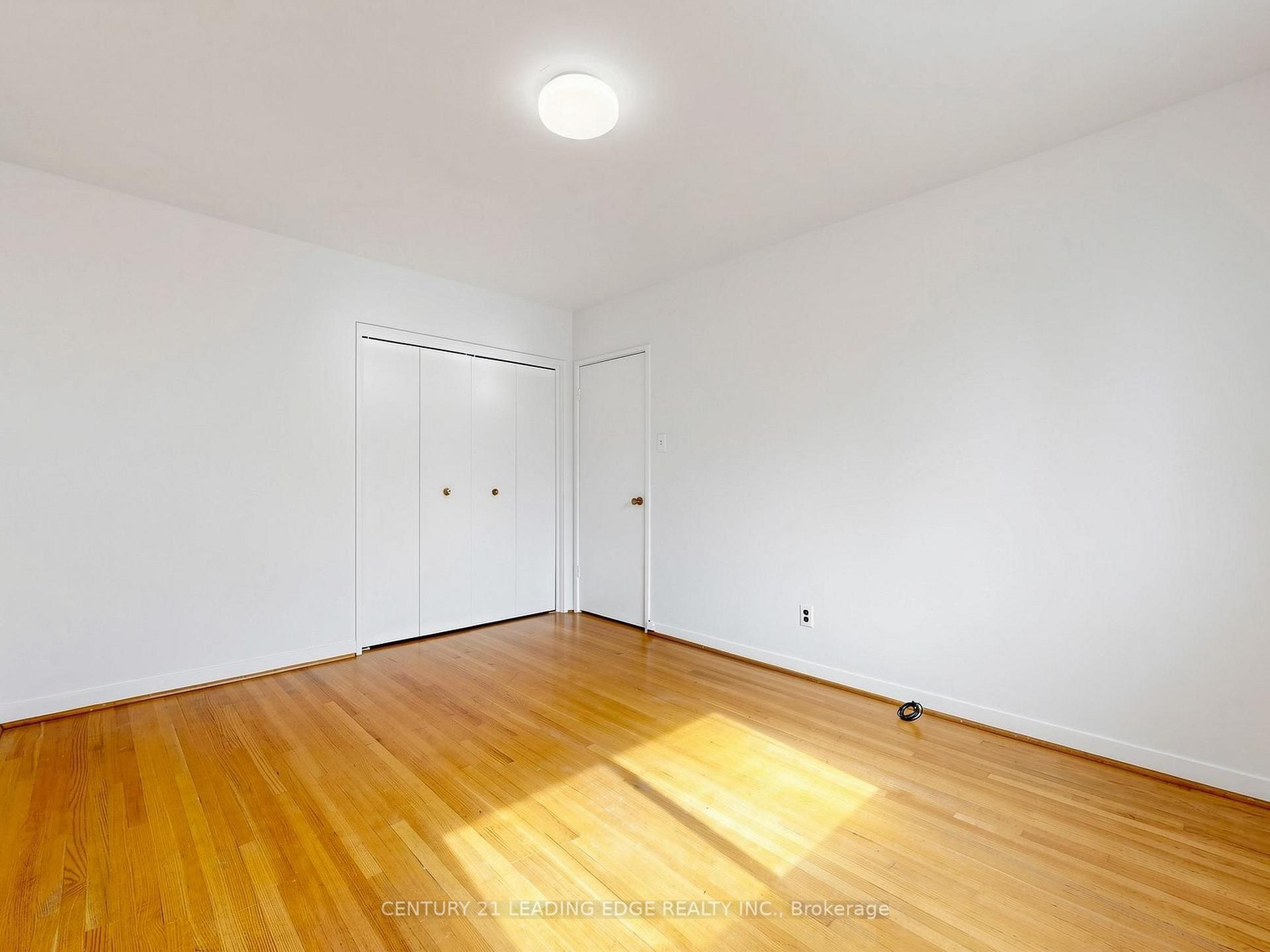 Photo 27 of 219 Lynedock Crescent, North York, Parkwoods-Donalda — HOMEH