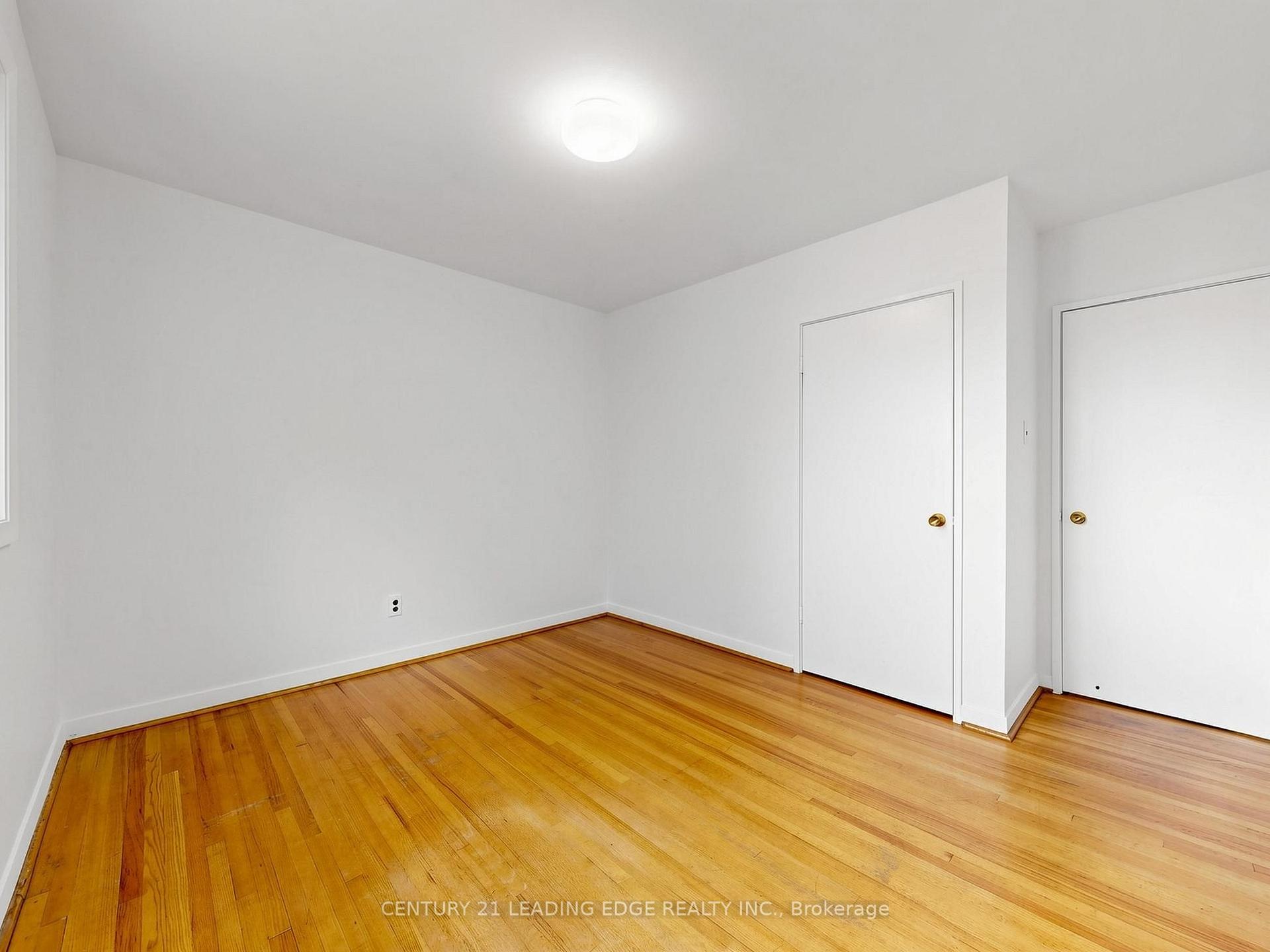 Photo 34 of 219 Lynedock Crescent, North York, Parkwoods-Donalda — HOMEH